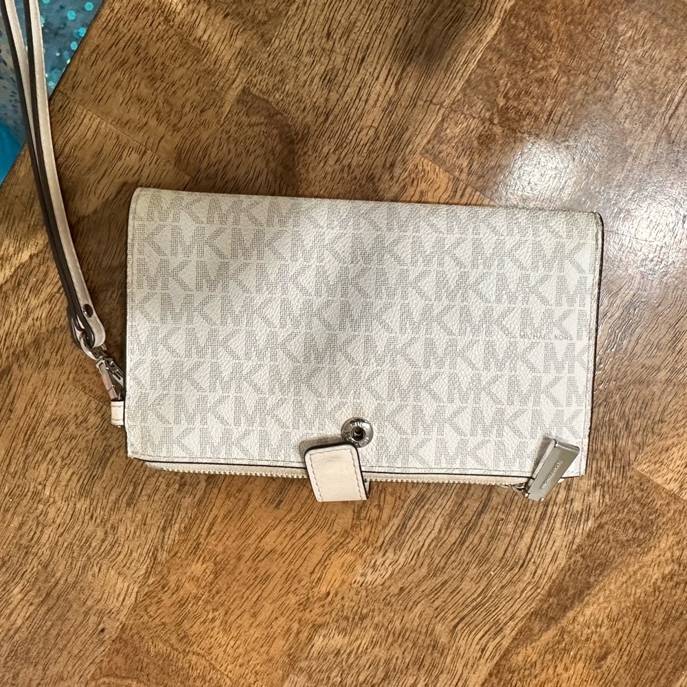 Michael Kors Cream Wristlet Wallet - Picture 3 of 3